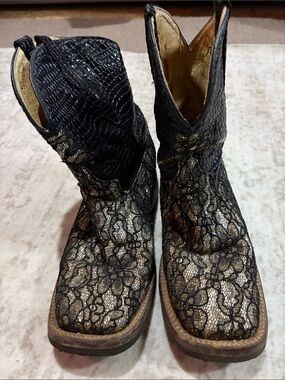 Ferrini Black Lace-Overlay Western Ankle Boots
